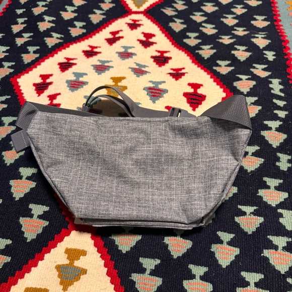 Herschel Seventeen Waist Pack, Raven - Picture 3 of 5